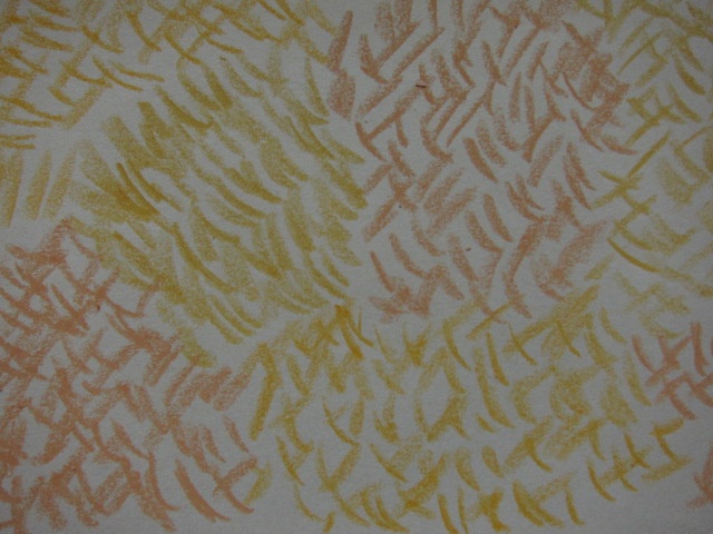 Abstrakte Zeichnung mit sich überlappenden Strichen in Gelb, Orange und Weiß, die eine dynamische Textur erzeugen.