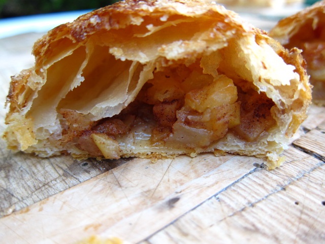 Apfeltaschen aus Blätterteig