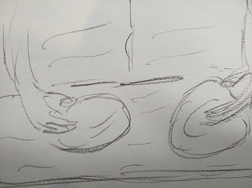 Zwei Hände formen Teig, die in einer kreativen Backumgebung arbeiten, um Brot oder Gebäck zu kreieren.